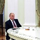 Дугачак сто за којим Путин прима госте направили су Италијани, кажу да није највећи у Кремљу