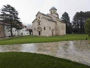 Епархија: Неприхватљиво је да Курти крши судске пресуде