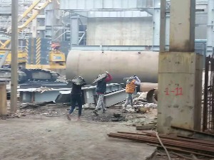 У "Зиђину" повређен радник обезбеђења, крадљивци га гађали бакром