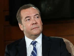 Медведев: Преиспитаћемо односе са државама које уводе санкције, могли бисмо да запленимо имовину страних компанија