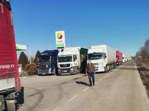 Возачи камиона из Србије заглављени у транзиту преко Украјине, понестаје им хране и новца