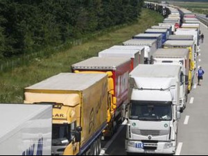 Амбасадор Јовановић: Покушавамо да решимо проблем камиона на граници