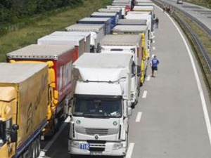Српски камиони почели да прелазе украјинску границу према Румунији