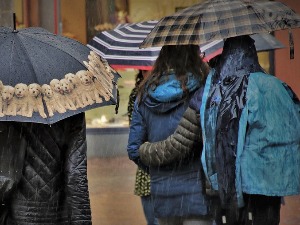 Зима се не предаје, суснежица и киша, на планинама снег