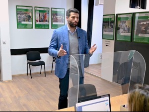 Шапић: Град ће покушати да уведе "пет зону" у паркове и реши проблем паса луталица