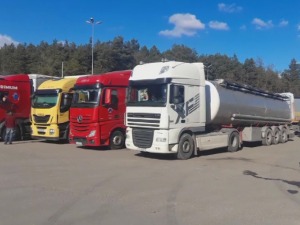 Возачи камиона из Србије већ десет дана заглављени у Украјини, на царини кажу да чекају инструкције
