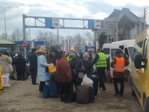 Хуманитарац из Србије на граници са Молдавијом: Гужве на прелазима, многи људи прелазе пешице