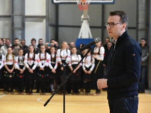 Петковић у Штрпцу: Градићемо постројење за прераду воде, побеђујемо миром и развојем