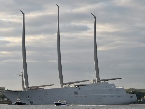Заплењена јахта српског зета Андреја Мељниченка, најскупља на свету