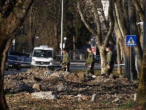 Багери у Загребу ископавају делове пале летелице; Столтенберг: Радићемо на расветљавању случаја