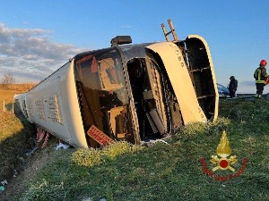 Аутобус са Украјинцима слетео са пута у Италији, погинула једна особа