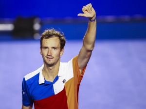 Уколико жели да игра на Вимблдону, Медведев ће морати да докаже да не подржава Путина
