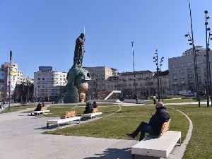 После облачног јутра разведравање, температура до 12 степени