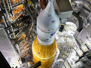 Насина моћна ракета за лет на Месец коначно наслагана и спремна за лет у свемир