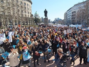 Васпитачи протестовали на Тргу Николе Пашића
