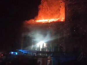 Пожар у напуштеном хотелу "Старо здање" у Аранђеловцу