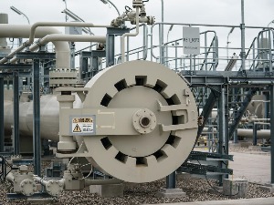 Немачка: Путин се сагласио да европски партнери наставе да плаћају гас у еврима преко Гаспром банке