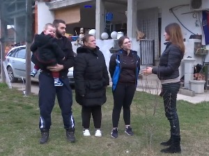 Отишли са Косова с кофером у руци, у Нишу чекају дан да се врате на своја имања