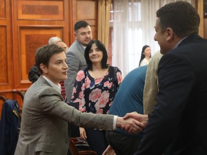Брнабић са мештанима Паковраћа: Kоначну висину накнаде земљишта утврдиће Суд