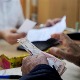 Запосленима у социјалним установама у петак по 10.000 динара
