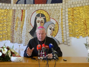 Надбискуп Хочевар у Ускршњој посланици: Где влада заједништво, тамо цвета и нада