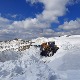 Голија и даље под снегом, јак ветар отежава посао путарима
