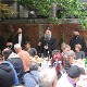 Патријарх Порфирије ручао са бескућницима у црквеној кухињи у Београду