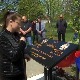 Другови који се не заборављају – Спомен-плоча за Марију и Николу, страдале у бомбардовању аутобуса