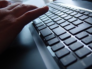 МУП: Идентификоване локације 19 мејл адреса са којих су послате дојаве о бомбама