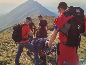 Евакуисана повређена жена са Суве планине