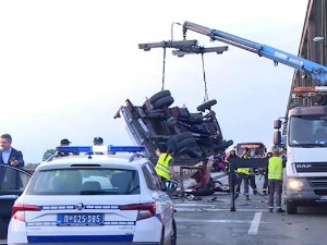 Тешка несрећа на Панчевачком мосту, погинуле две особе