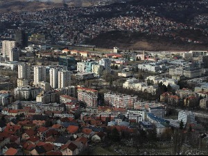 Широм Сарајева дојаве о бомбама у основним и средњим школама, полиција на терену