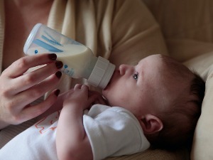 Беби увести дохрану тек по препоруци педијатра, шта кажу гастроентеролози