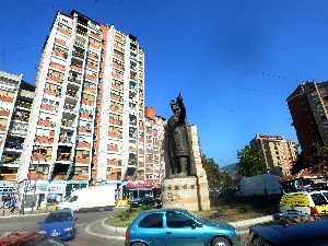 Двоструко убиство у Kосовској Митровици, младић убио оца и брата