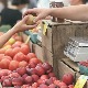 Има ли пестицида у кори воћа и да ли их „убија“ сода бикарбона, објашњава професор Милетић