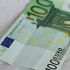 Почела исплата 100 евра младима од државе