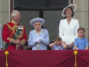 Пети престолонаследник, принц Луј, преотео прославу прабаки Елизабети