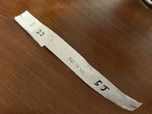 Папирне наруквице са суђења Џонија Депа и Амбер Херд продају се и за пет хиљада долара