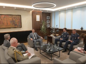Стефановић с амбасадорима Француске и Турске о јачању сарадње у области одбране