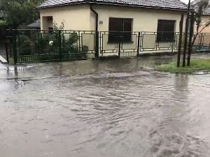 Јака киша у Лозници, вода ушла у подруме 