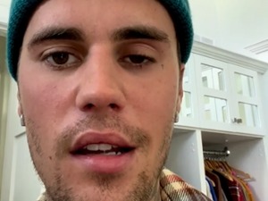 Џастин Бибер због парализе лица отказао концерте