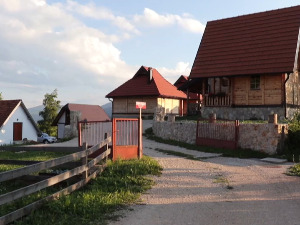 Заовинско језеро прогутало село, а сад и сaмо нестаје