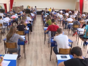 Ружић: Због безбедности преполовљен број школа у којима се полаже мала матура
