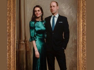 Први заједнички портрет принца Вилијама и Кејт - тиркизни и смарагдни тонови уз поглед удесно