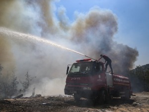 Пожар и даље бесни код Мармариса, ухапшен осумњичени