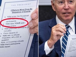 Џо Бајден носи „пушкице” у којима му пише где треба да седне, шта да говори и кад да оде