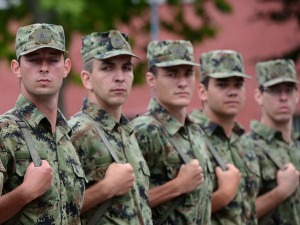 Позив за добровољно служење војног рока, војницима и месечна плата