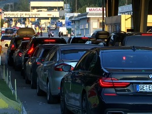 Почиње сезона гужви на границама, на прелазима слике као пре короне