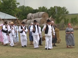 Пут до хлебног зрна – „Триба се добро најисти и косу намистити”