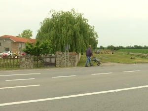  Да ли ће изградња брзе саобраћајнице Пожаревац-Голубац поделити имања у Братинцу?